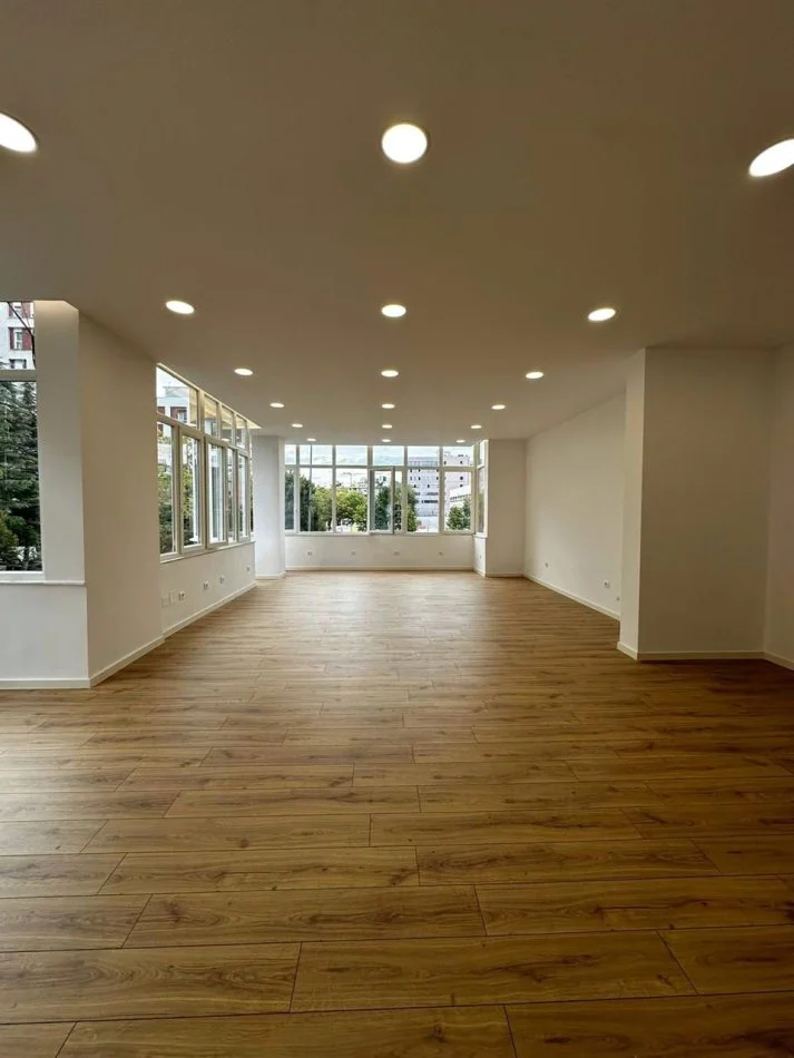 Tirane, shitet zyre Kati 1, 100 m² 230.000 € (Rruga Sali Butka)