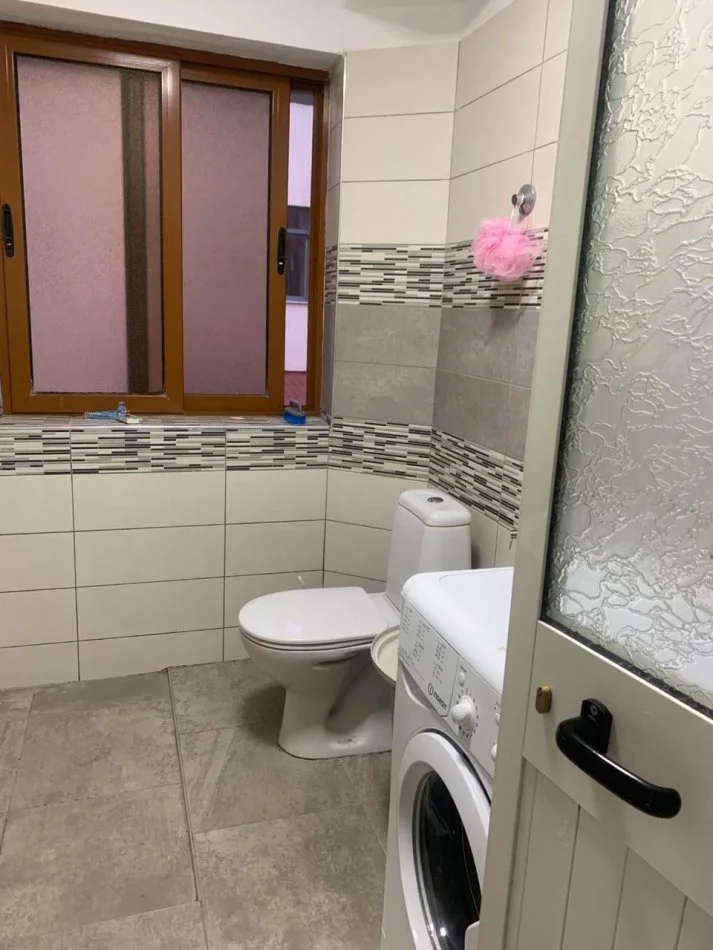 Durres, jepet me qera apartament 1+1+Ballkon Kati 3, 56 m² 250 € (Tregu i madh Industrial)