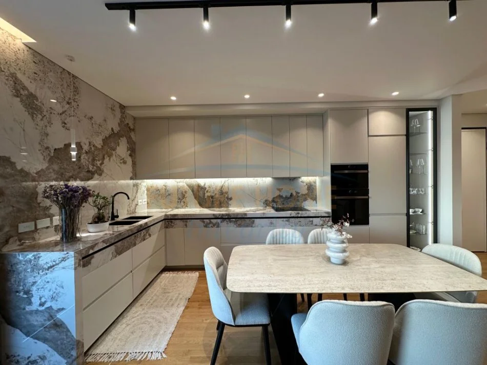 Tirane, jepet me qera apartament 3+1 Kati 2, 150 m² 2.300 € (TEG TIRANE)