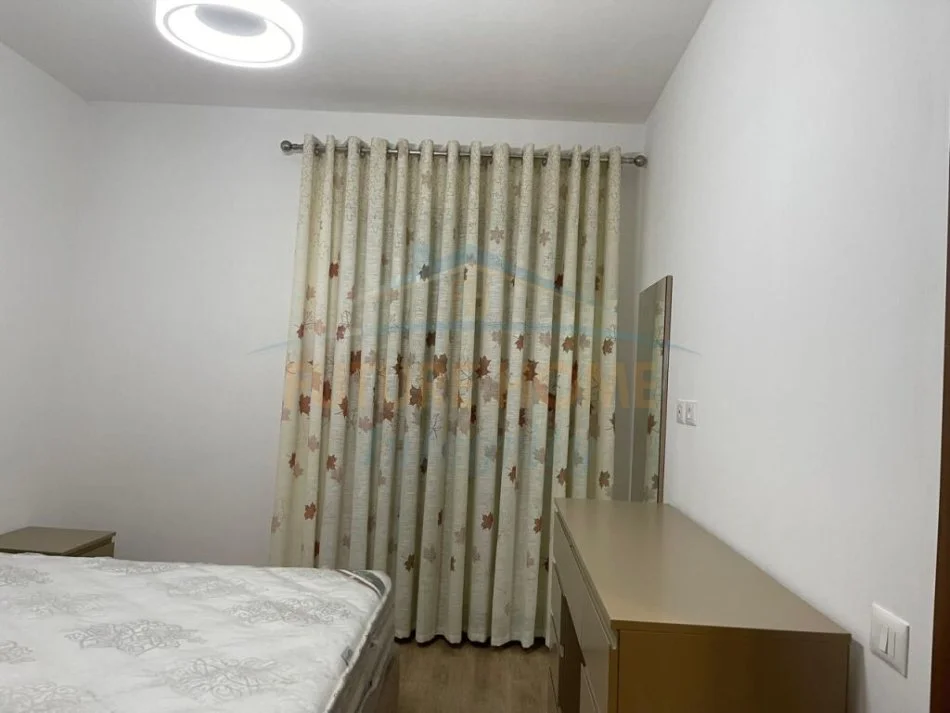 Tirane, jepet me qera apartament 2+1 Kati 3, 116 m² 800 € (FARMACIA 10 ARLIS TIRANE)