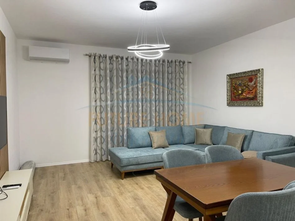 Tirane, jepet me qera apartament 2+1 Kati 3, 116 m² 800 € (FARMACIA 10 ARLIS TIRANE)