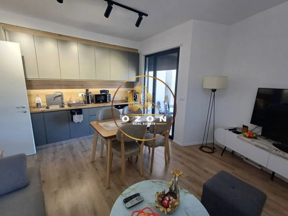 Shitet apartament 2+1+2 tek Kompleksi Mangalem , Ali Demi!