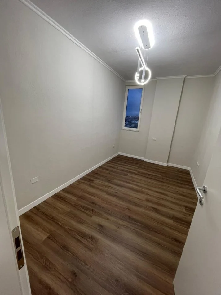 Durres, shitet apartament 1+1+Ballkon Kati 6, 82 m² 108.000 € (Rruga Pavaresia)