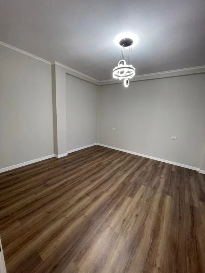 Durres, shitet apartament 1+1+Ballkon Kati 6, 82 m² 108.000 € (Rruga Pavaresia)