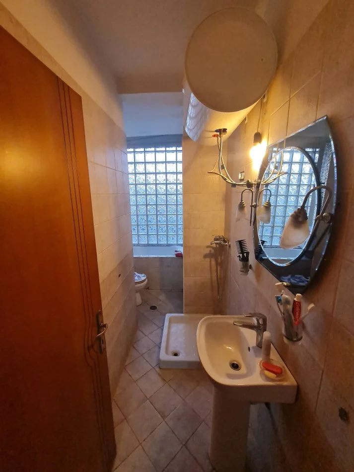 Durres, shitet apartament 2+1+Aneks+Ballkon Kati 5, 92 m² 150.000 € (Rruga Pavaresia)