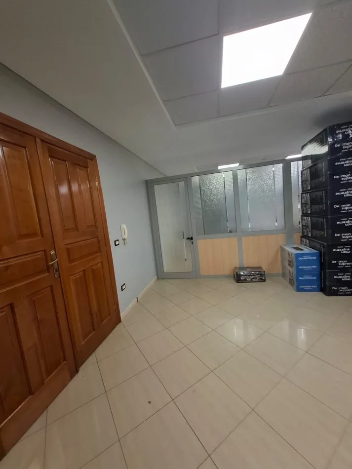 Tirane, jepet me qera Kati 1, 80 m² 500 € (selvia)