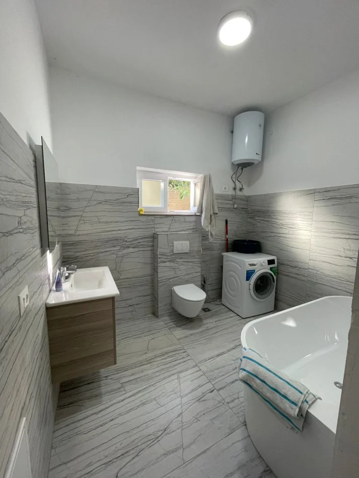 Durres, shitet Vile 2 Katshe Kati 2, 260 m² 290.000 € (Eftali Koci)