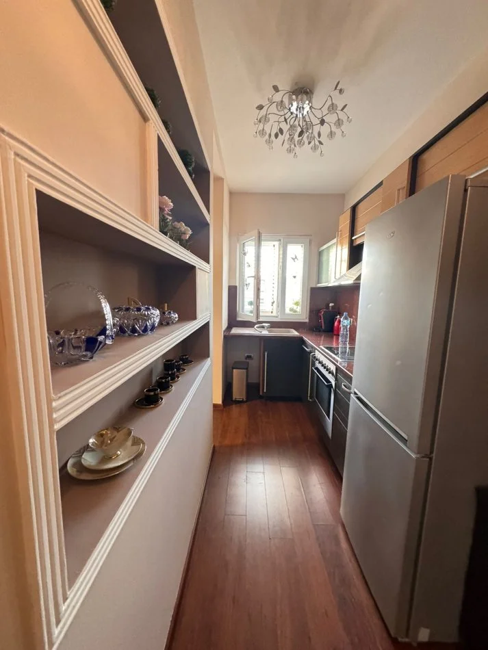 Durres, jepet me qera apartament 1+1 Kati 7, 60 m² 350 € (Kazazi)