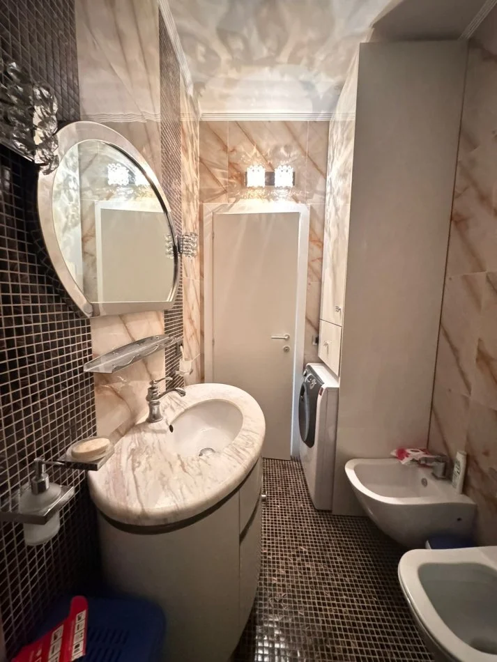 Durres, jepet me qera apartament 1+1 Kati 7, 60 m² 350 € (Kazazi)