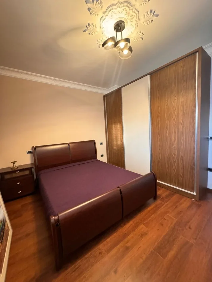 Durres, jepet me qera apartament 1+1 Kati 7, 60 m² 350 € (Kazazi)