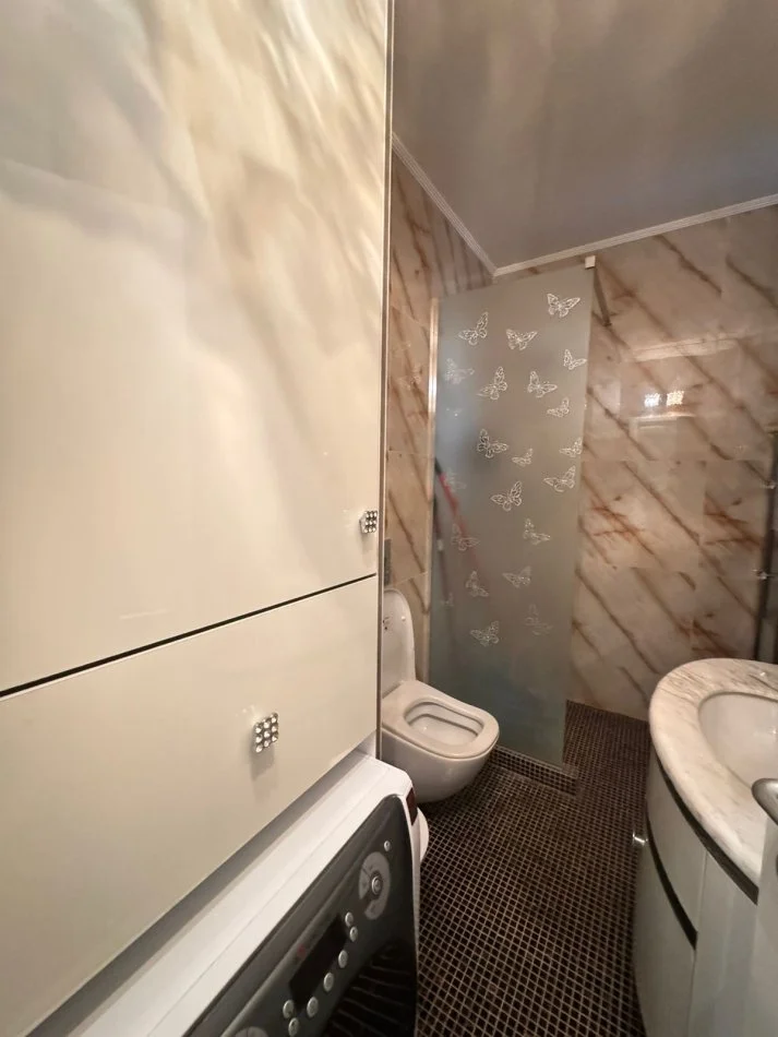 Durres, jepet me qera apartament 1+1 Kati 7, 60 m² 350 € (Kazazi)