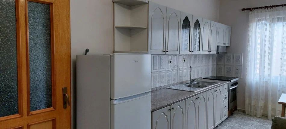 Tirane, Apartament 1+1per qira  Kati 2, 67 m² 450 € (Shkolla Partizani)