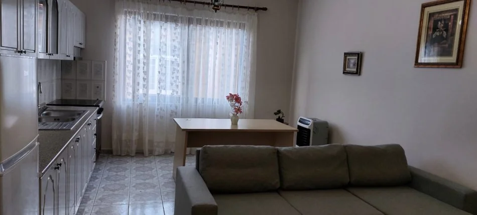 Tirane, Apartament 1+1per qira  Kati 2, 67 m² 450 € (Shkolla Partizani)