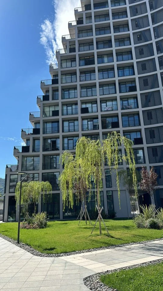 Tirane, jap me qera ambjent biznesi Kati 6, 191 m² 2.500 € (Rruga Kristo Luarasi)