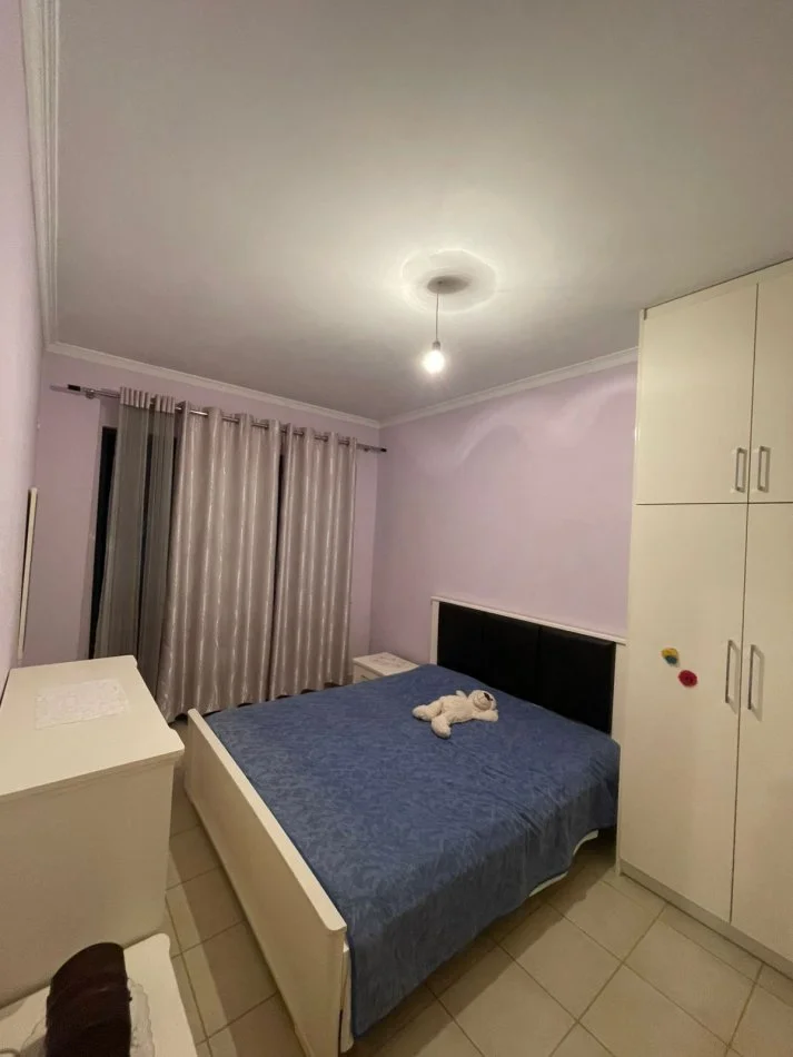 Tirane, jepet me qera apartament 2+1+Ballkon Kati 3, 80 m² 450 € (astir)