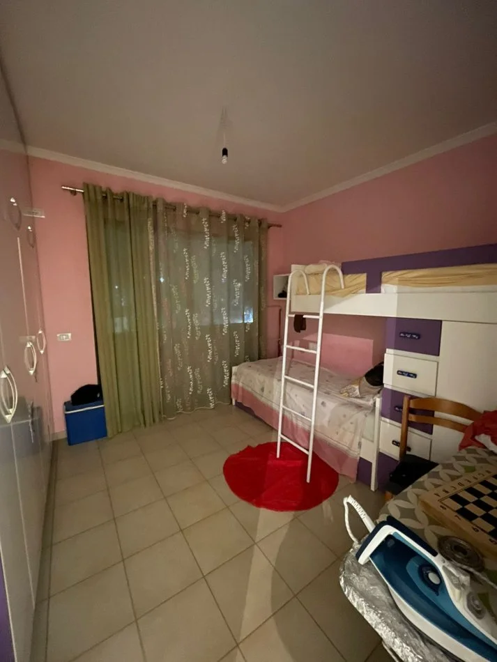 Tirane, jepet me qera apartament 2+1+Ballkon Kati 3, 80 m² 450 € (astir)