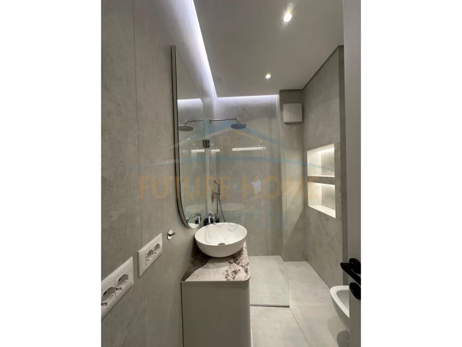 Tirane, jap me qera apartament 3+1 Kati 2, 151 m² 2.300 € (TEG)