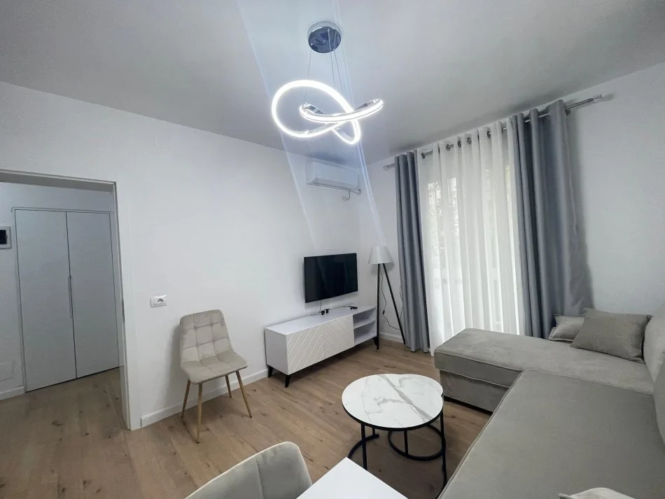 Tirane, jepet me qera apartament 2+1 Kati 3, 60 m² 700€ (Rruga Mine Peza)