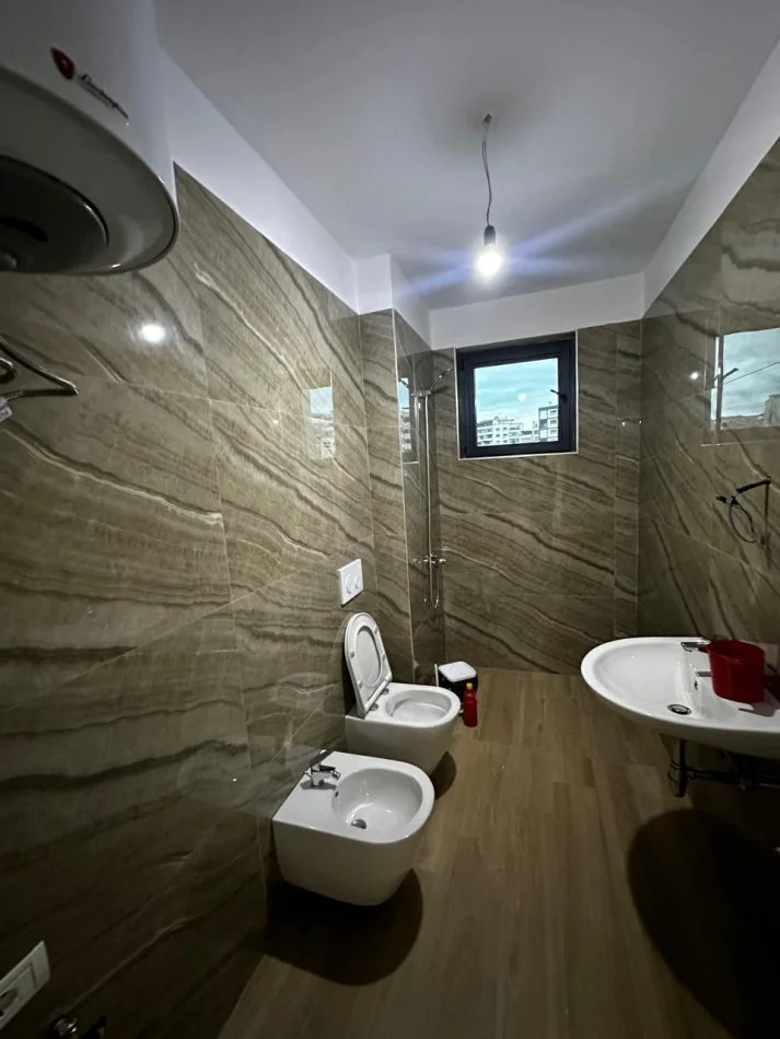 Tirane, jepet me qera 2+1+Ballkon Kati 3, 113 m² 500 € (astir)