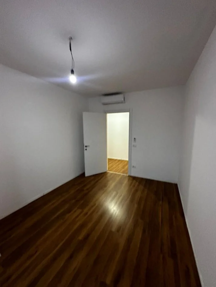 Tirane, jepet me qera 2+1+Ballkon Kati 3, 113 m² 500 € (astir)