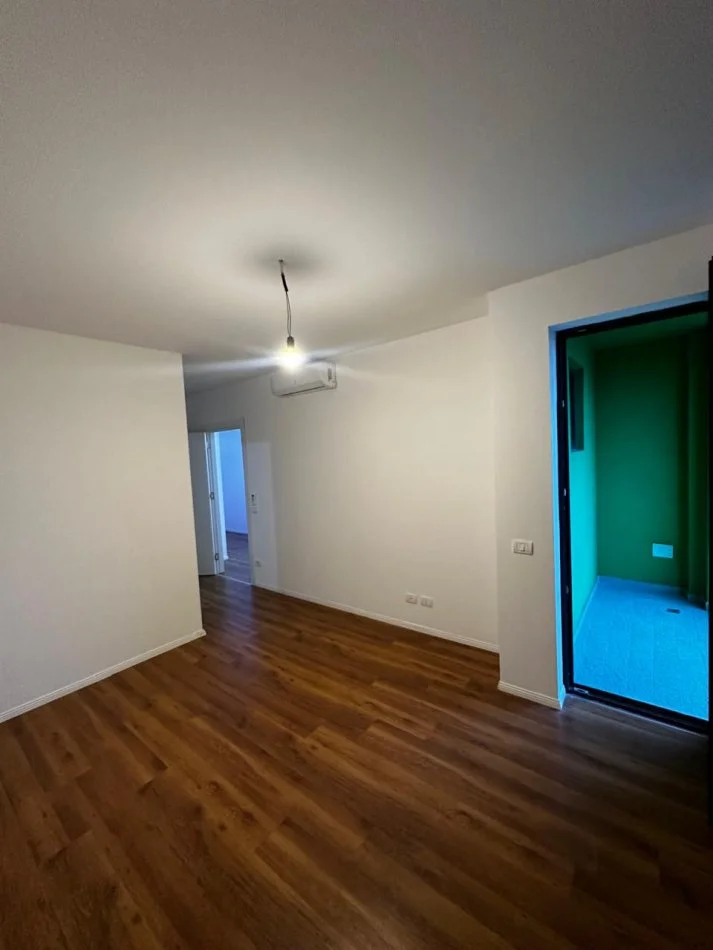 Tirane, jepet me qera 2+1+Ballkon Kati 3, 113 m² 500 € (astir)