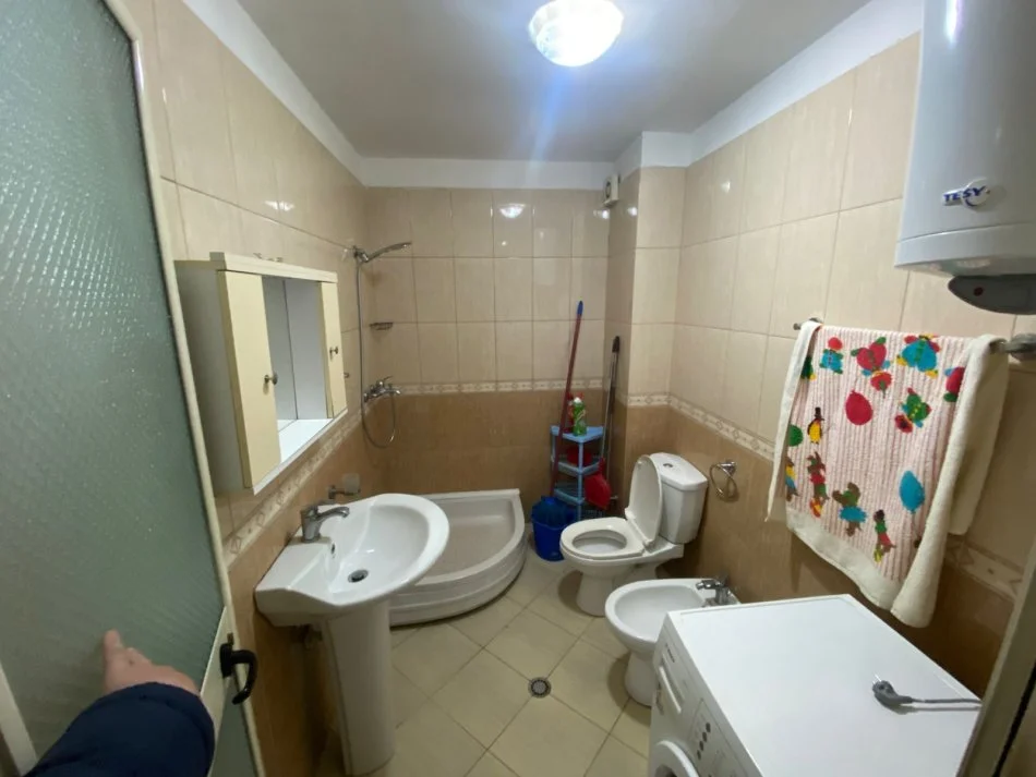 Durres, shitet apartament 1+1+Ballkon Kati 3, 70 m² 77.000 € (Shkembi i Kavajes)