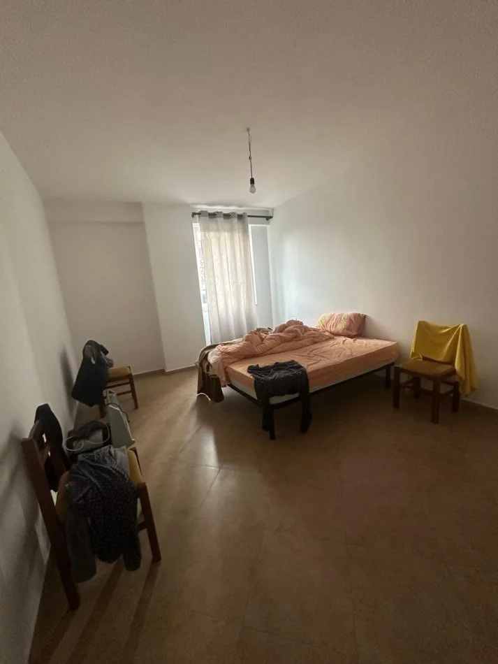 Tirane, jap me qera apartament 3+1+Aneks+Ballkon Kati 4, 150 m² 1.000 € (Ambasadori)