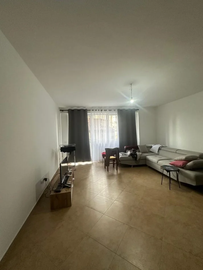 Tirane, jap me qera apartament 3+1+Aneks+Ballkon Kati 4, 150 m² 1.000 € (Ambasadori)