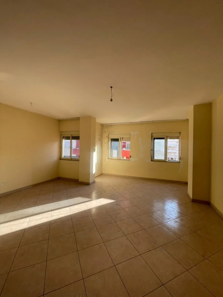 Durres, shitet apartament 2+1+Aneks+Ballkon Kati 7, 104 m² 87.000 € (Ish Rajoni)