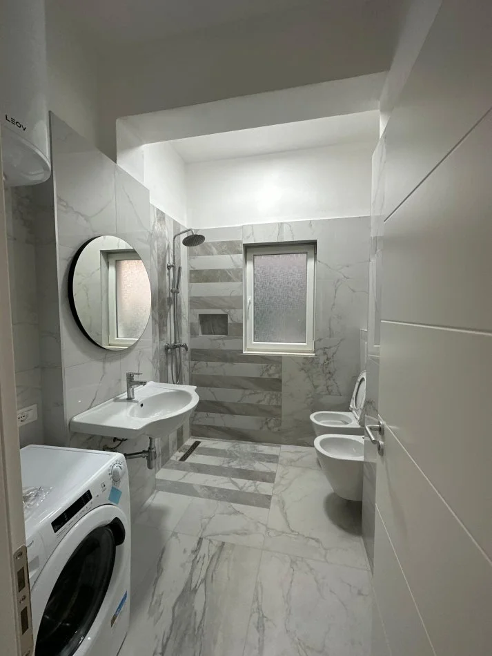 Tirane, jepet me qera apartament 1+1 Kati 1, 73 m² 450 € (astir)