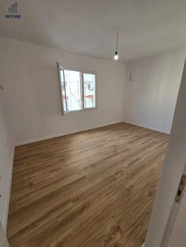 Tirane, shitet apartament 2+1+Ballkon Kati 3, 75 m² 129.000 € (Oxhaku)