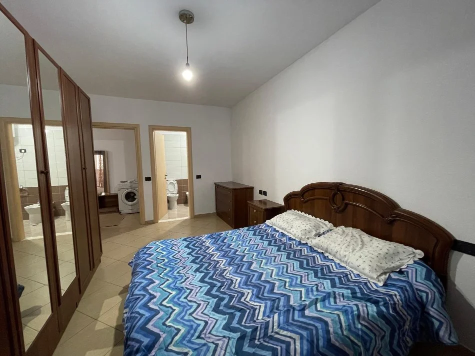 Tirane, jepet me qera apartament 2+1+Ballkon Kati 7, 125 m² 450 € (astir)