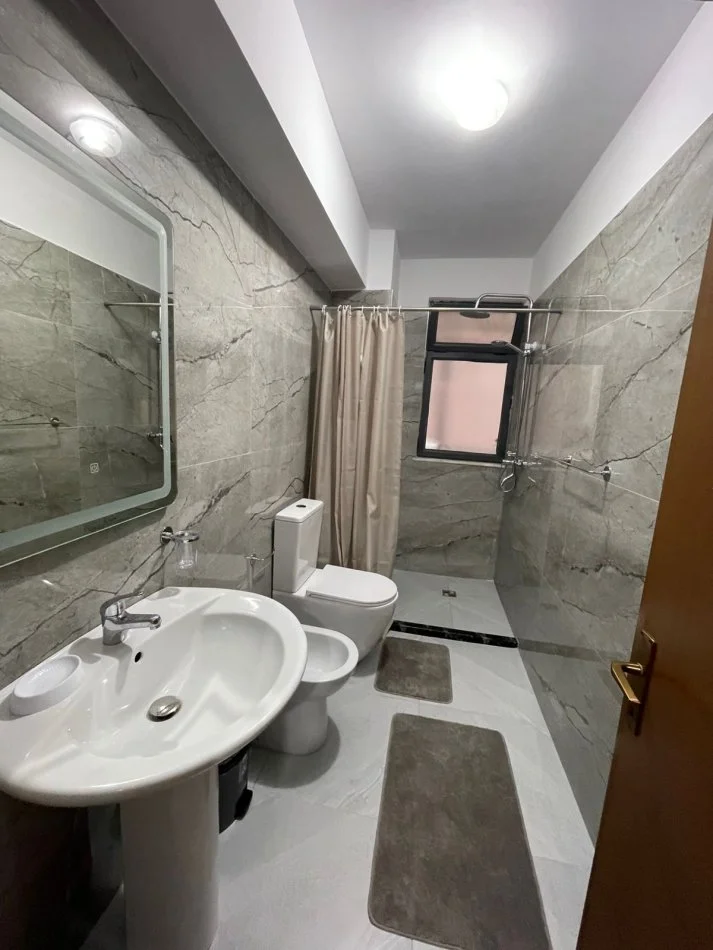 Tirane, jepet me qera garsonier 1+1 Kati 2, 40 m² 500 € (bllok)