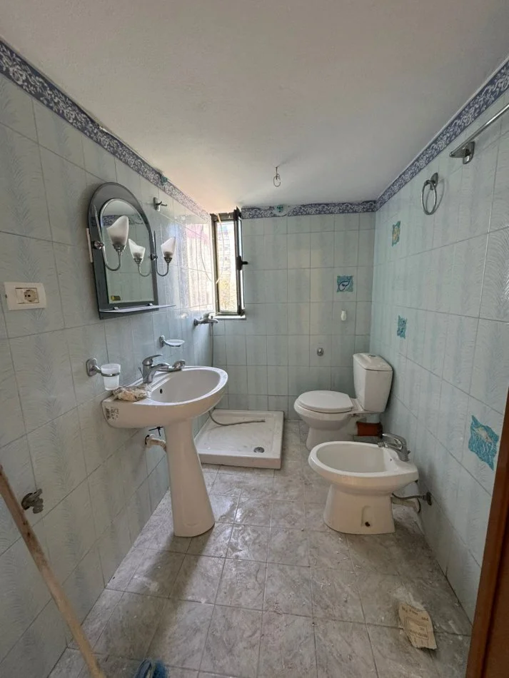 Durres, shitet apartament 2+1+Aneks+Ballkon Kati 2, 84 m² 98.000 € (Rruga Pavaresia)