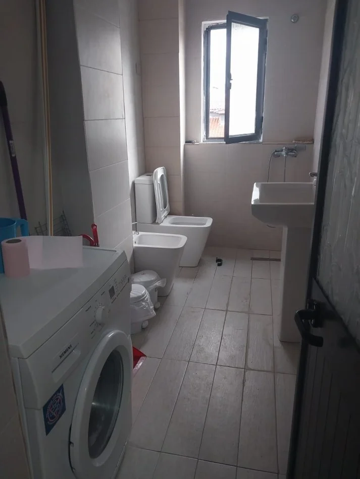 Tirane, jepet me qera apartament 2+1+Ballkon Kati 3, 86 m² 500 € (Myslym Shyri)