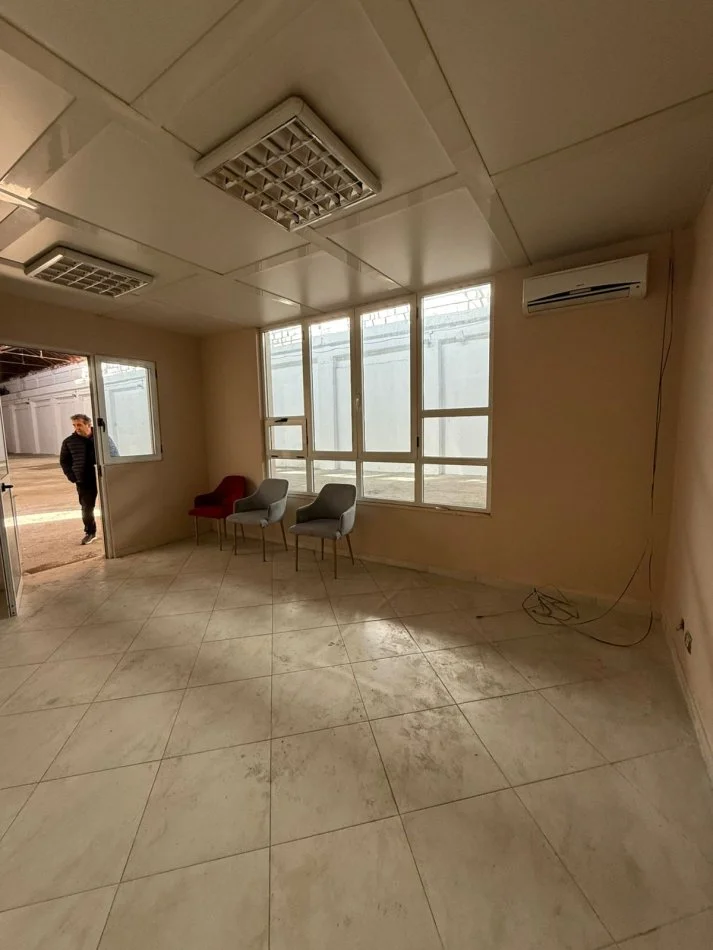 Durres, jepet me qera ambjent biznesi , 700 m² 1.200 € (Shkozet)