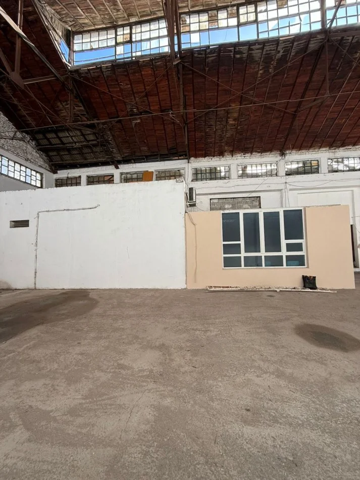 Durres, jepet me qera ambjent biznesi , 700 m² 1.200 € (Shkozet)