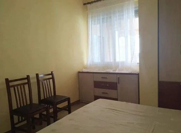 Durres, jepet me qera apartament 1+1+Ballkon Kati 4, 65 m² 400 € (Shkembi i Kavajes)