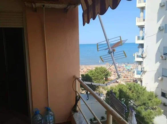 Durres, jepet me qera apartament 1+1+Ballkon Kati 4, 65 m² 400 € (Shkembi i Kavajes)