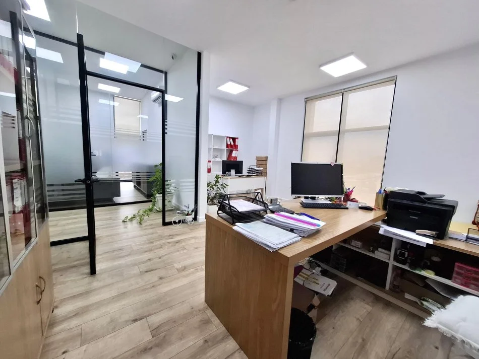 Jepet Me Qera Zyrë 230m2 Në Zonën 📍  E Kashar Pranë Top Chanel - Planimetri Perfekte - - 1,700€ / Muaj***