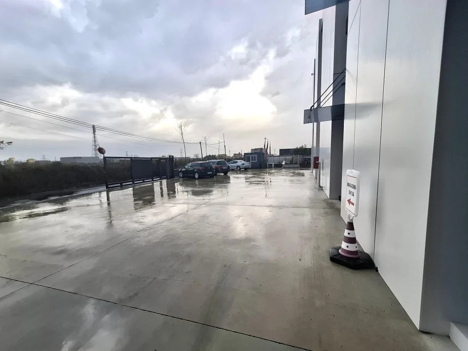 Jepet Me Qera Zyrë 230m2 Në Zonën 📍  E Kashar Pranë Top Chanel - Planimetri Perfekte - - 1,700€ / Muaj***