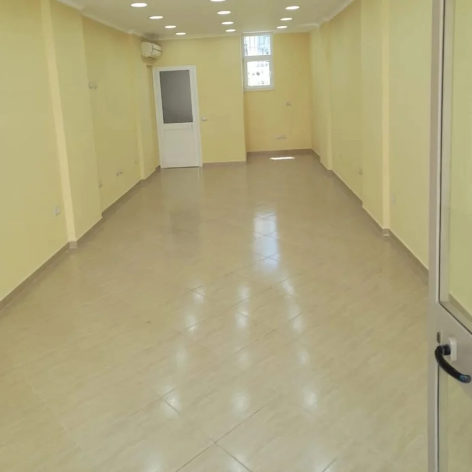 Tirane, shes dyqan Kati 0, 124 m² 169.000 € (Vasil Shanto Rruga Viktor eftemiu)