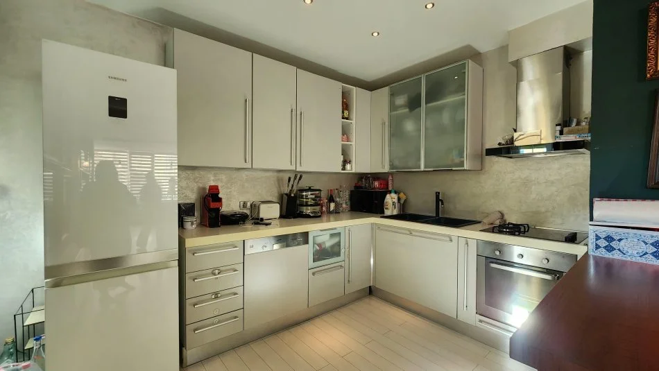 Tirane, shes apartament 2+1+Ballkon Kati 8, 117 m² 288.000 € (Rruga e Elbasanit, Prane Stadiumit AIR ALBANIA)