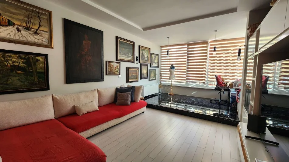 Tirane, shes apartament 2+1+Ballkon Kati 8, 117 m² 288.000 € (Rruga e Elbasanit, Prane Stadiumit AIR ALBANIA)