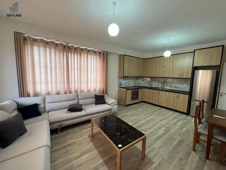 Tirane, jepet me qera apartament 2+1+Ballkon Kati 5, 500 € (Rezidenca Urban Gate)