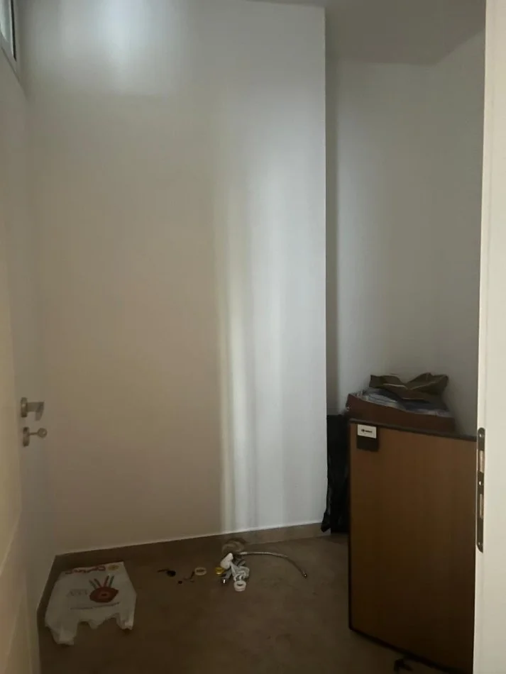 Tirane, jepet me qera zyre Kati 1, 124 m² 1100 € (Air Albania)