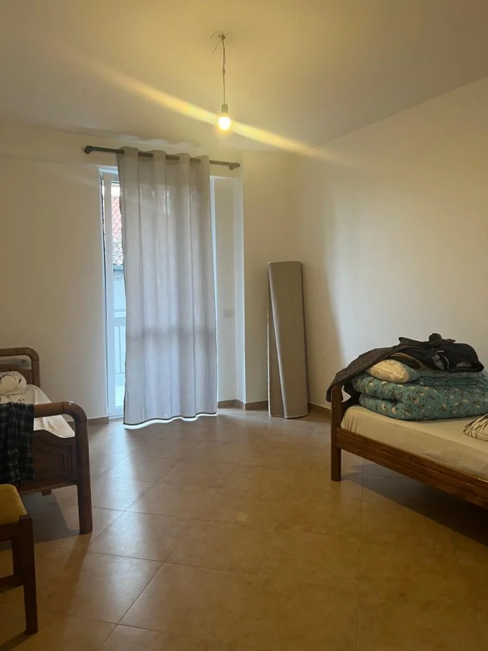 Tirane, jepet me qera zyre Kati 1, 124 m² 1100 € (Air Albania)