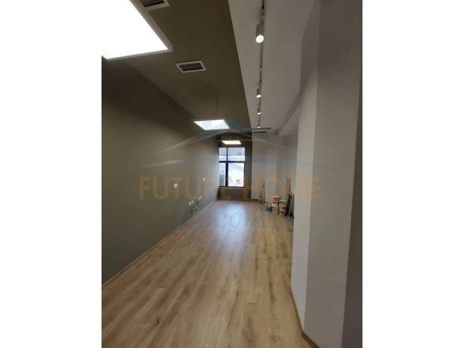 Tirane, jepet me qera ambjent biznesi Kati 3, 172 m² 4.000 € (QENDER TIRANE)