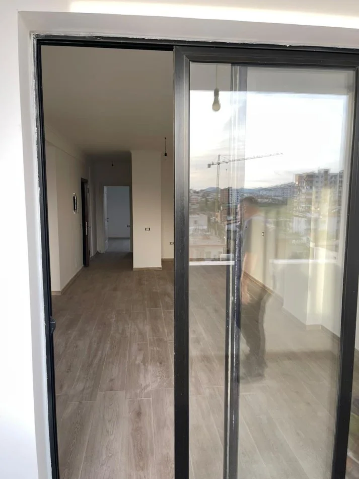Tirane, shitet apartament 1+1 Kati 4, 98 m² 148.500 € (ASTIR)