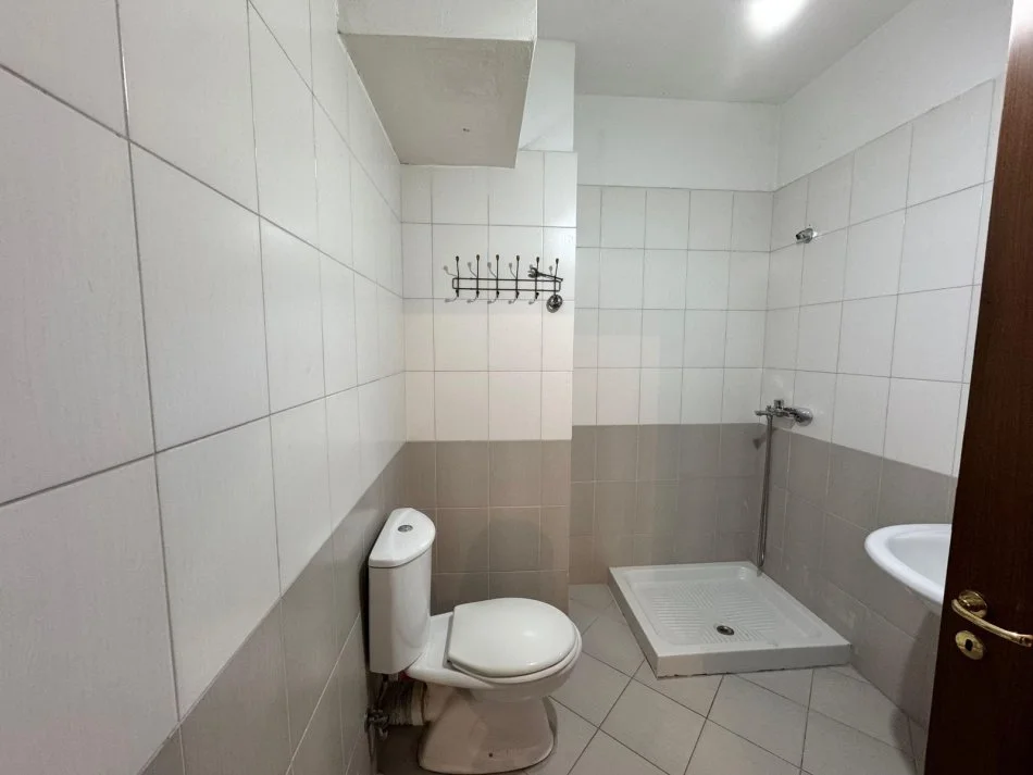 Tirane, jepet me qera apartament 2+1+Ballkon Kati 5, 108 m² 500 € (Kodra e Diellit 1)